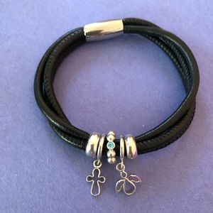 Endless triple strap leather bracelet